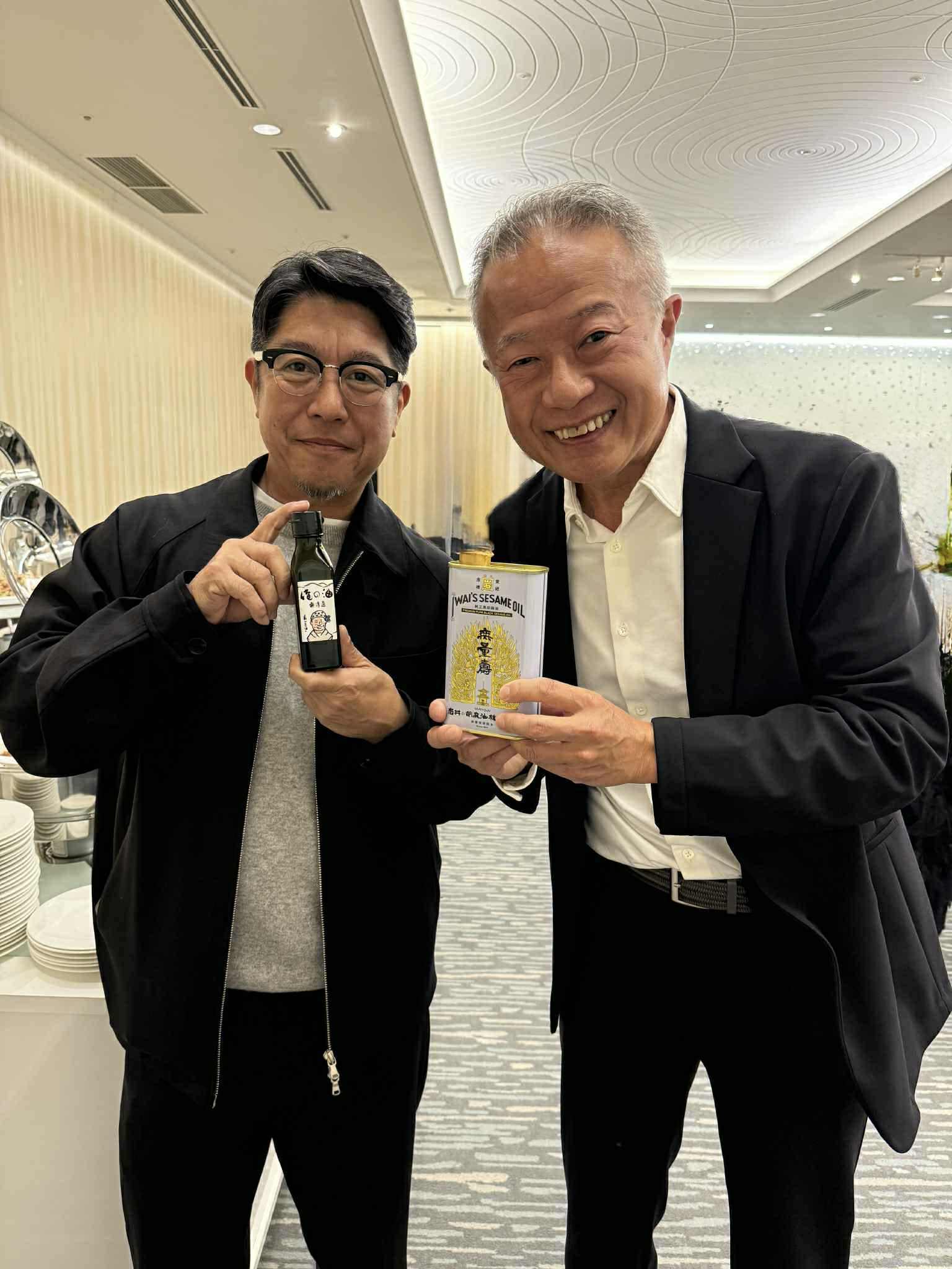 左から胡麻油の岩井の社長 岩井氏 と 山田製油社長 山田